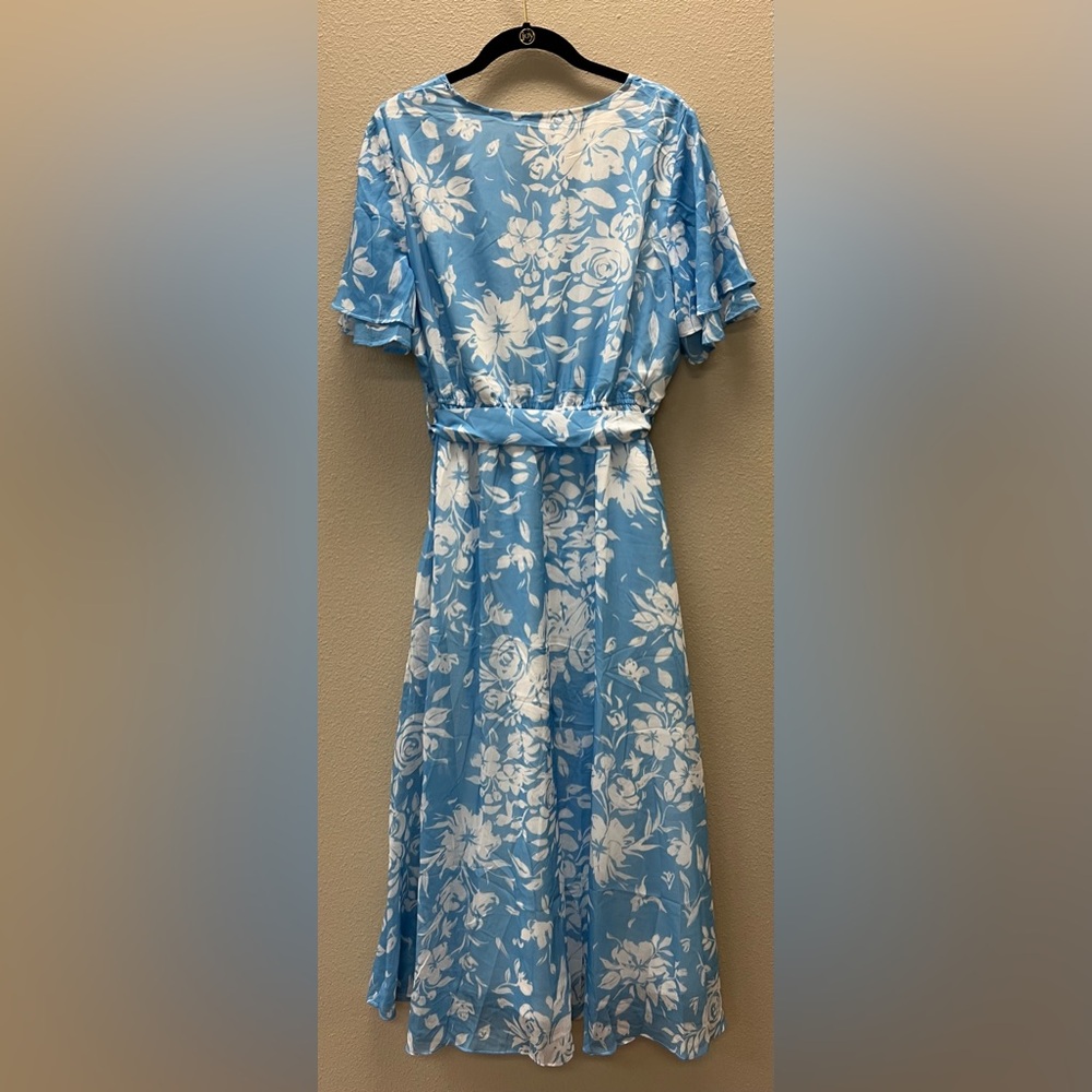Zesica - Large - New With Tags - Blue Floral Midi Dress with Belt - Picture 13 of 13